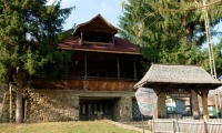 Muzeul Chihlimbarului Din Colti