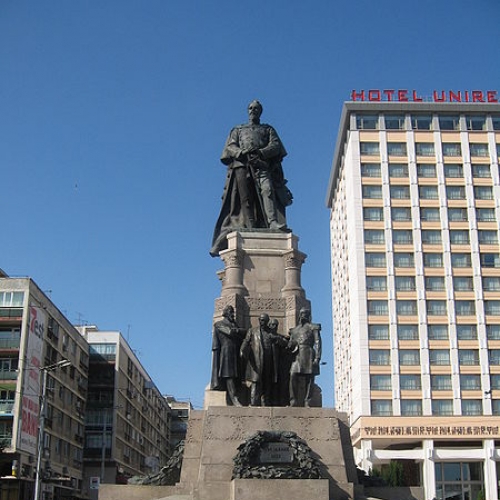 Statuia Domnitorului Alexandru Ioan Cuza Din Alexandria poza