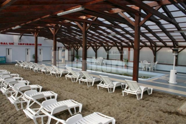 Piscina Cu Apa Sarata De La Cacica poza