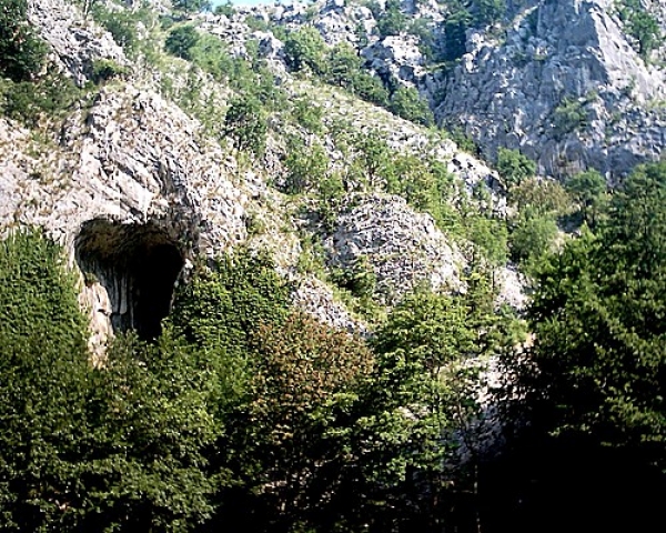 Pestera Lacul Dracului poza