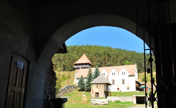 Ansamblul Castelul Lazar Din Lazarea poza