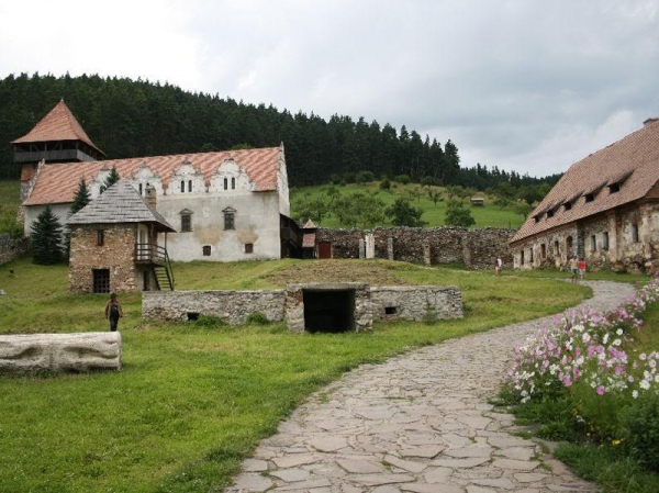 Ansamblul Castelul Lazar Din Lazarea poza