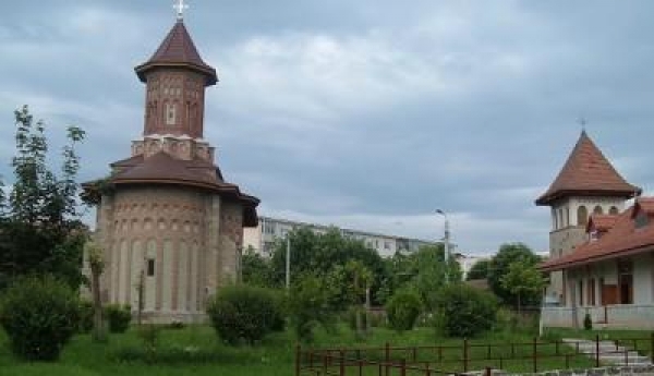 Biserica Sfanta Precista Din Bacau poza