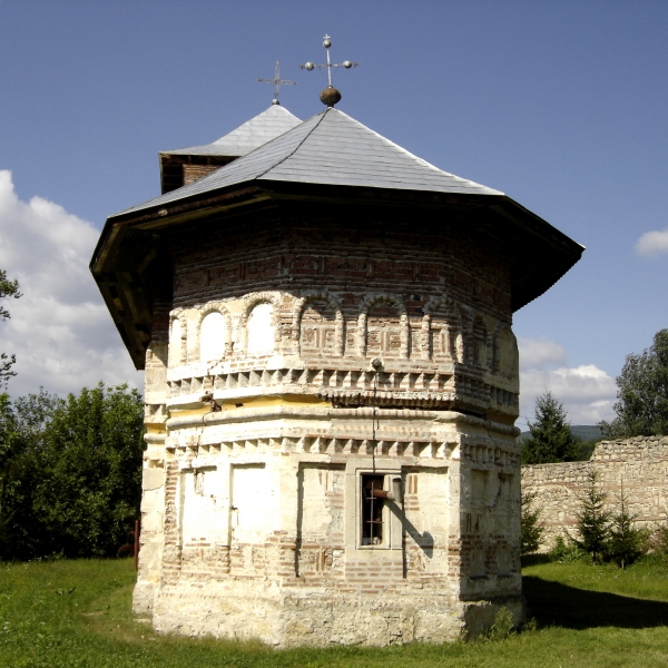 Cetatea-manastire Bradu poza