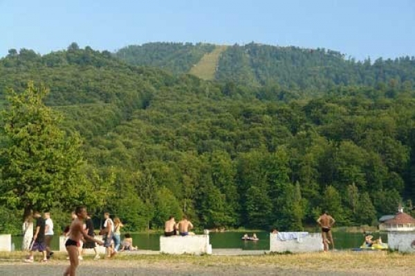Lacul De Agrement Bodi Din Mogoasa poza