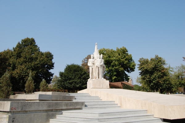 Monumentul Fratii Buzesti poza
