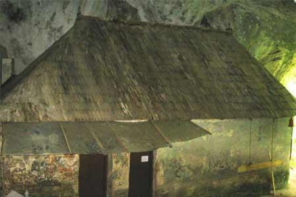 Pestera Liliecilor (Sfantul Grigorie Decapolitul) poza