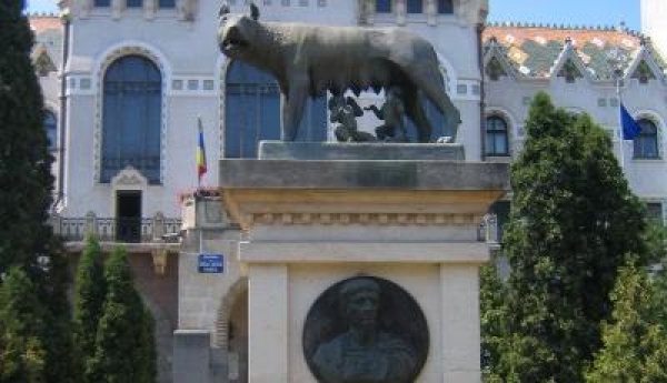Statuia Lupoaicei Targu Mures poza