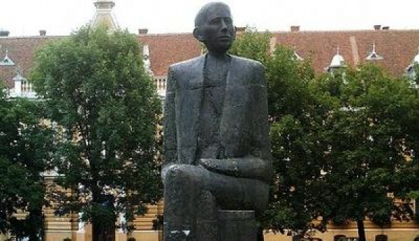 Statuia Lui Nicolae Titulescu Din Brasov poza
