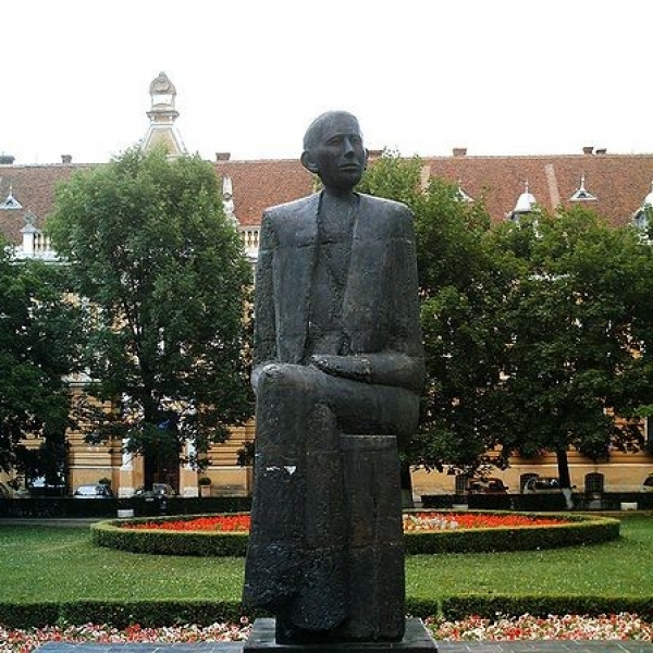 Statuia Lui Nicolae Titulescu Din Brasov poza