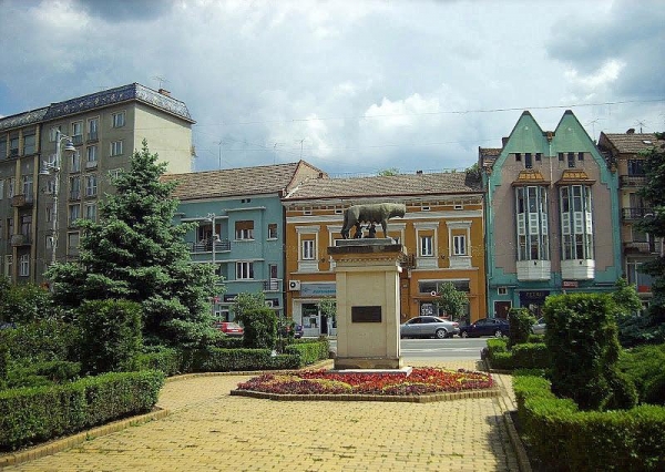 Statuia Lupoaicei Targu Mures poza