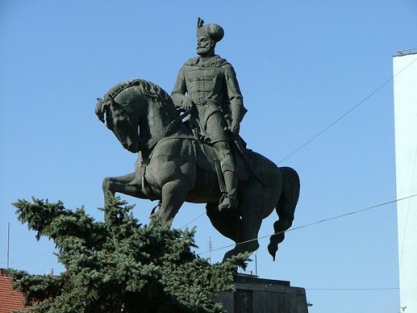 Statuia Lui Mihai Viteazul Din Ploiesti poza