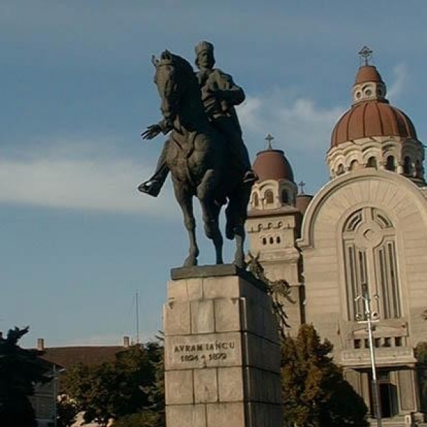 Statuia Lui Avram Iancu Targu Mures poza