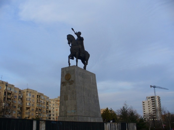 Statuia Lui Mihai Viteazul Din Ploiesti poza