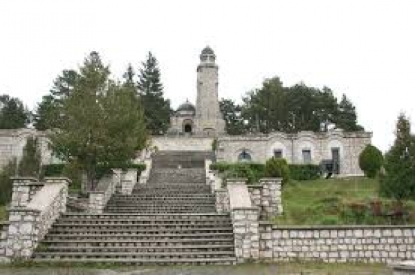 Mausoleul Eroilor Români din Topliţa poza