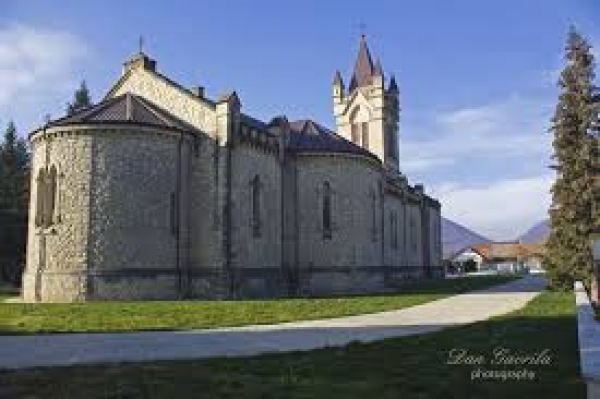 Biserica Preasfânta Treime poza