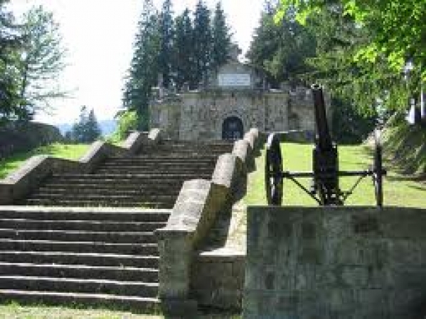 Mausoleul de la Soveja poza