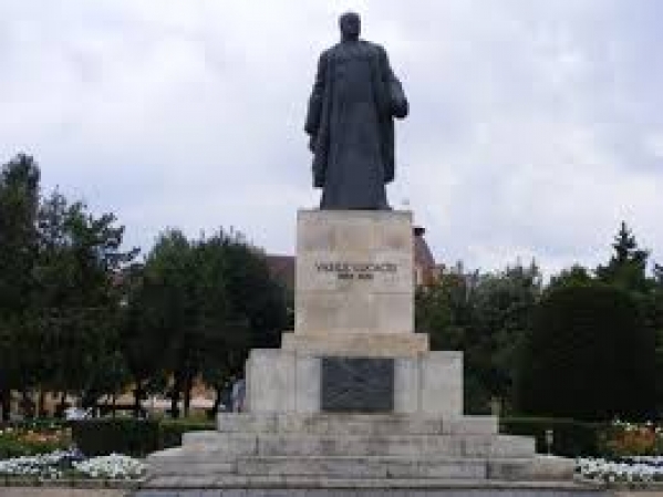 Statuia Lui Vasile Lucaciu poza
