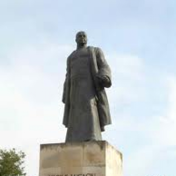 Statuia Lui Vasile Lucaciu poza