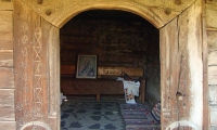 Biserica De Lemn Sfintii Arhangheli Mihail Si Gavriil Din Sarata poza