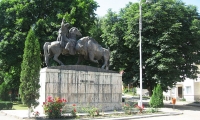 Monumentul Statuar Dragos Voda Si Zimbrul Din Campulung Moldovenesc poza