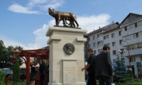 Monumentul Lupa Capitolina Din Toplita poza