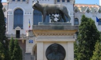 Statuia Lupoaicei Targu Mures poza