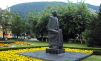 Statuia Lui Nicolae Titulescu Din Brasov poza