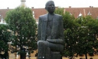 Statuia Lui Nicolae Titulescu Din Brasov poza