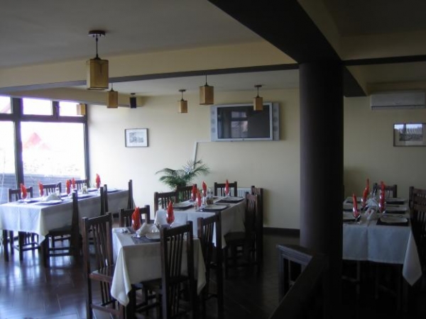 cazare Restaurant Oficial poza