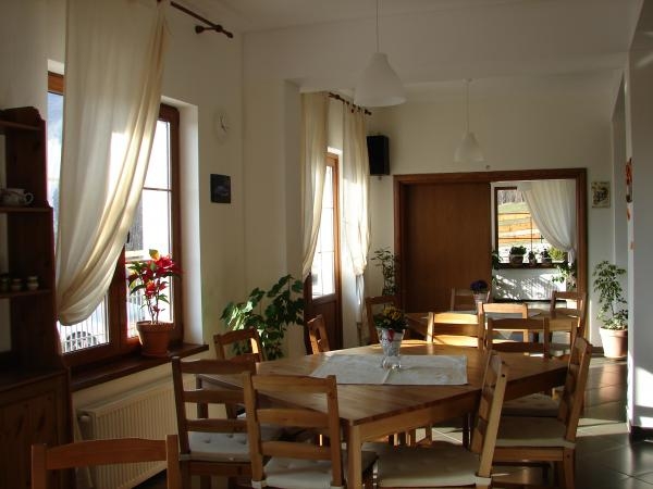 cazare Restaurant Castania poza