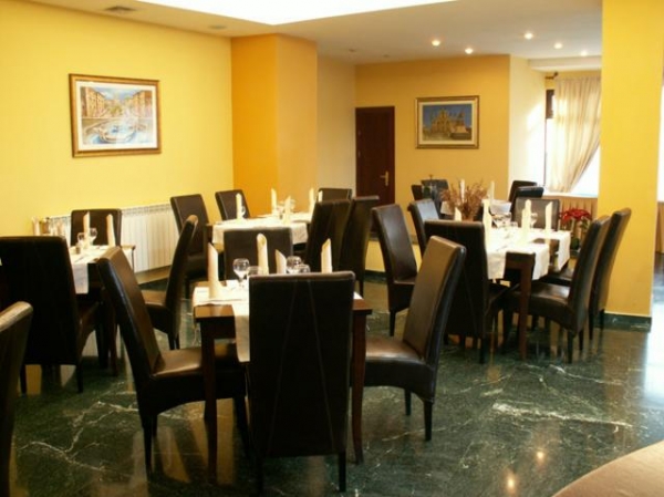 cazare Restaurant  Flaminia poza