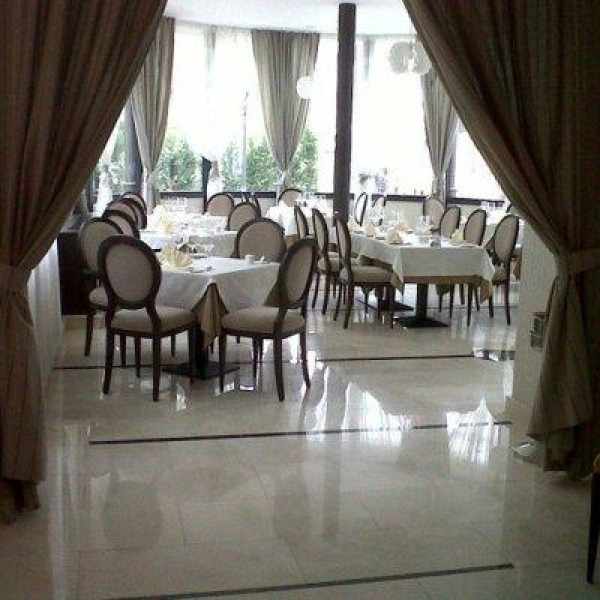 cazare Restaurant The Epoque Bistro poza