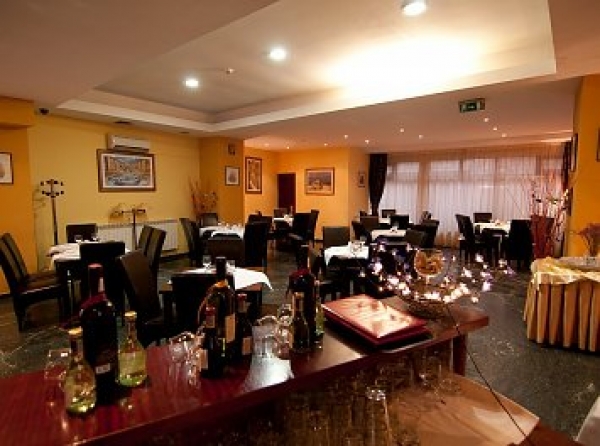 cazare Restaurant  Flaminia poza