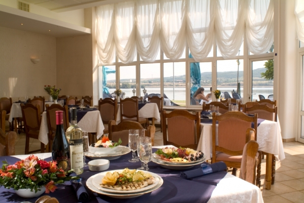 cazare Restaurant Continental Portile De Fier poza