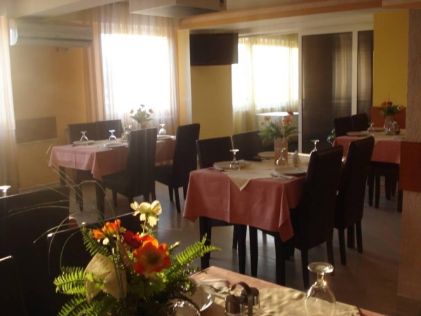 cazare Restaurant Seneca poza