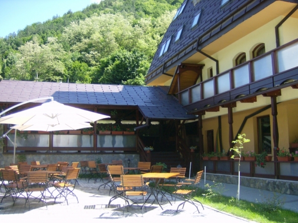 cazare Restaurant Casa Vanatorilor poza