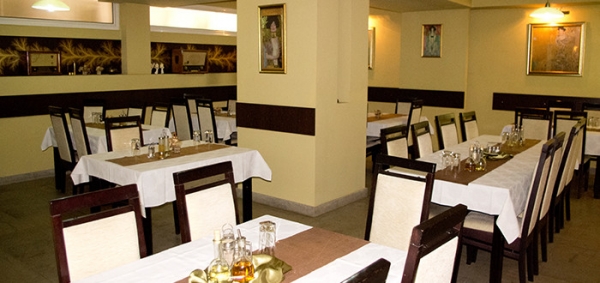 cazare Restaurant Seven poza