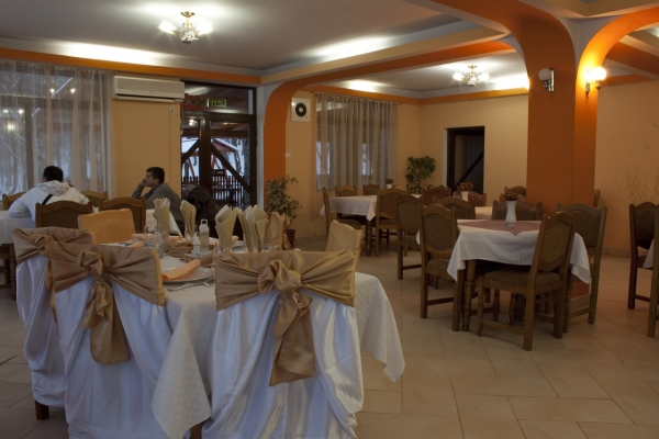 cazare Restaurant Casa Rofo poza