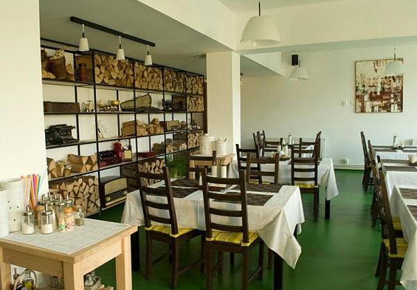 cazare Restaurant Sus In Sat poza