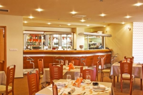 cazare Restaurant Torontal poza