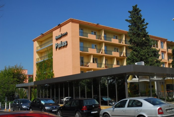 cazare Restaurant Palas poza