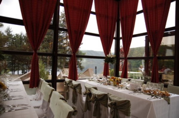 cazare Restaurant Gilau poza