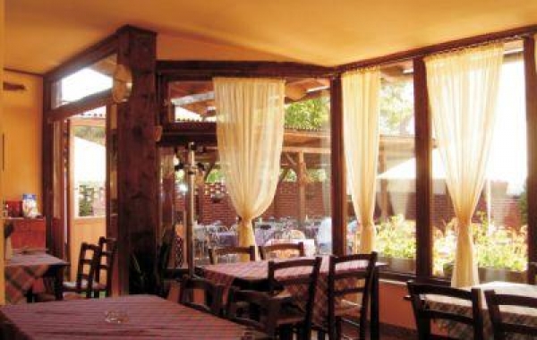 cazare Restaurant Pizzerie Old House poza
