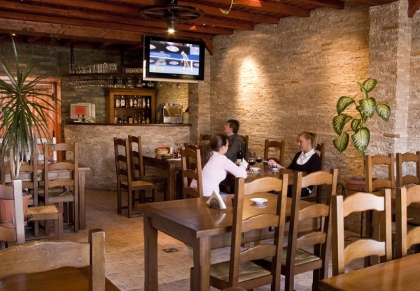 cazare Restaurant Red House poza