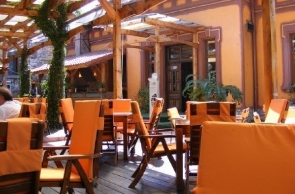 cazare Restaurant Baf Grill House poza