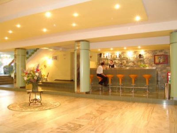 cazare Restaurant Petit Jardin poza