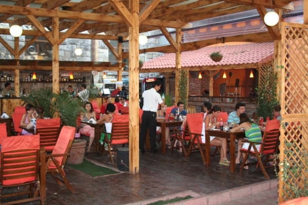 cazare Restaurant Baf Grill House poza