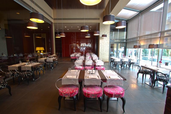 cazare Restaurant Golden Tulip Ana Dome poza