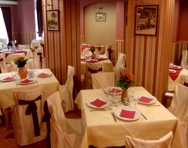 cazare Restaurant Athos poza